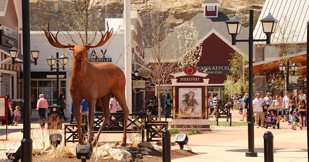 Merrimack Premium Outlets Retail Real Estate VHB