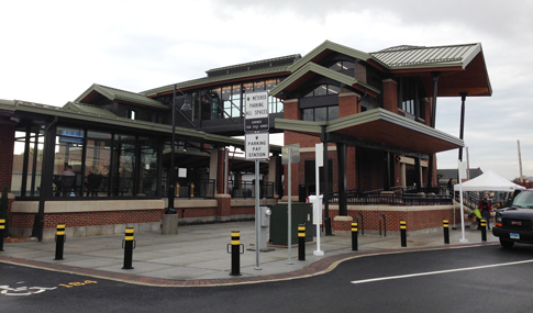 Front entrance side of the Wallingford, CT station.