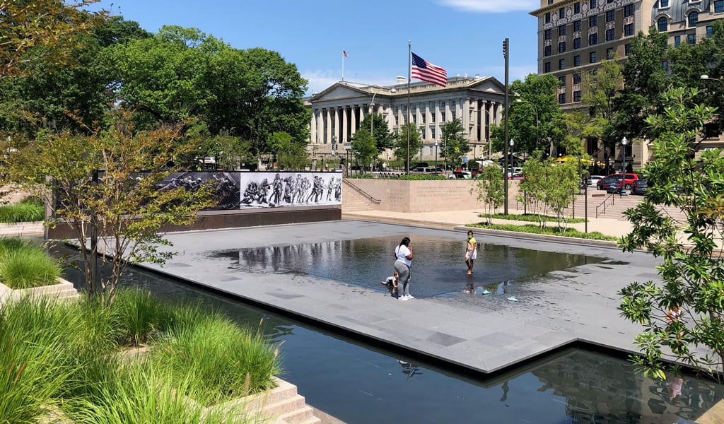 A bright sunny day at the WWI Memorial reflection pond. 